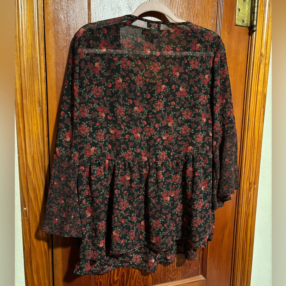 TORRID Black and Red Floral and Lace Babydoll Blouse Size 00 - Picture 6 of 6